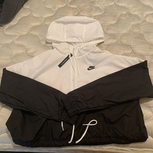 Nike windbreaker women’s